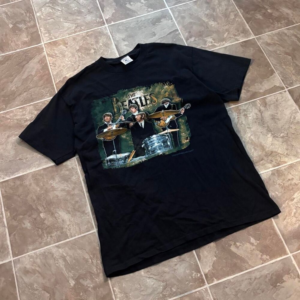 Vintage 1998 The Beatles black graphic tee size L, No flaws! Original 90s piece!